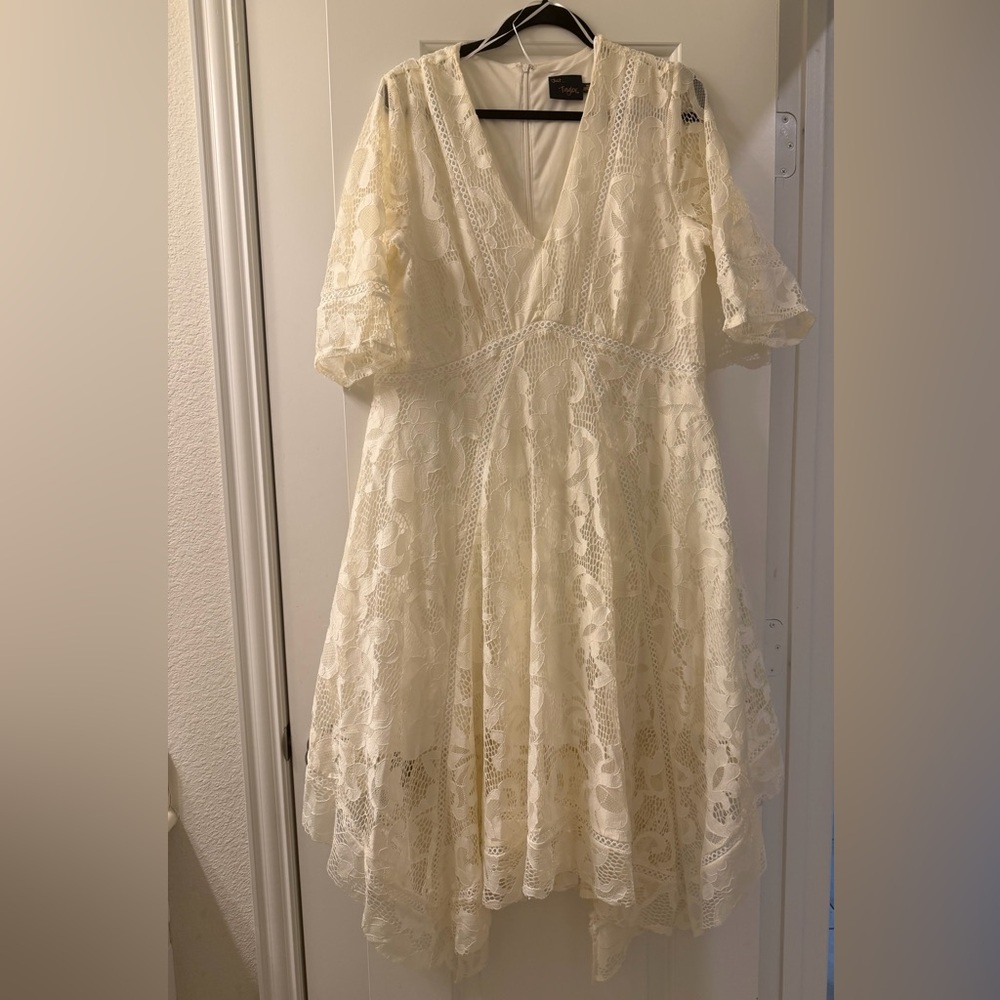 Just...Taylor Cream Lace Dress